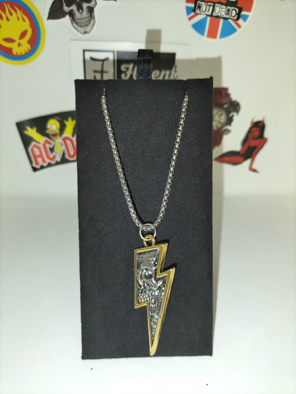 Skull Lightning Gothic Necklace Fluent