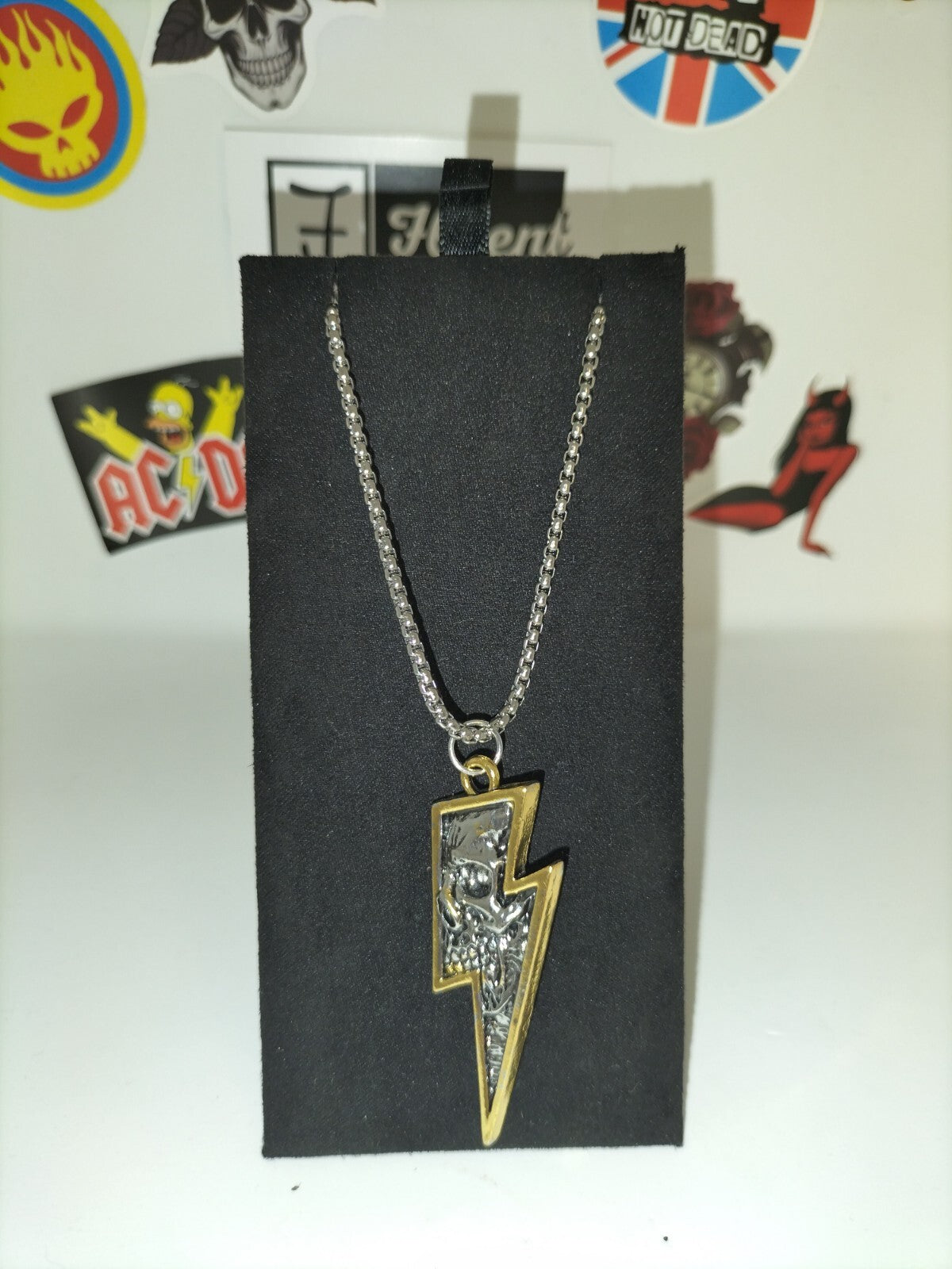 Skull Lightning Gothic Necklace Fluent