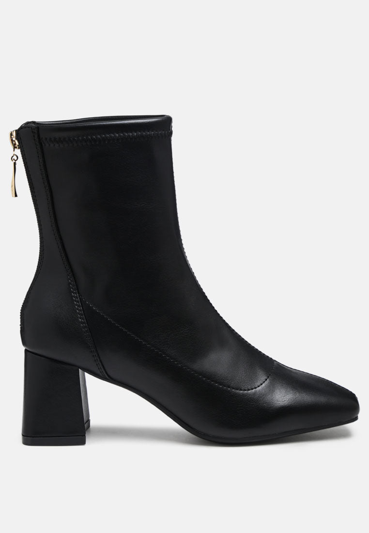 Hera Runaway Classic Ankle Boots-5