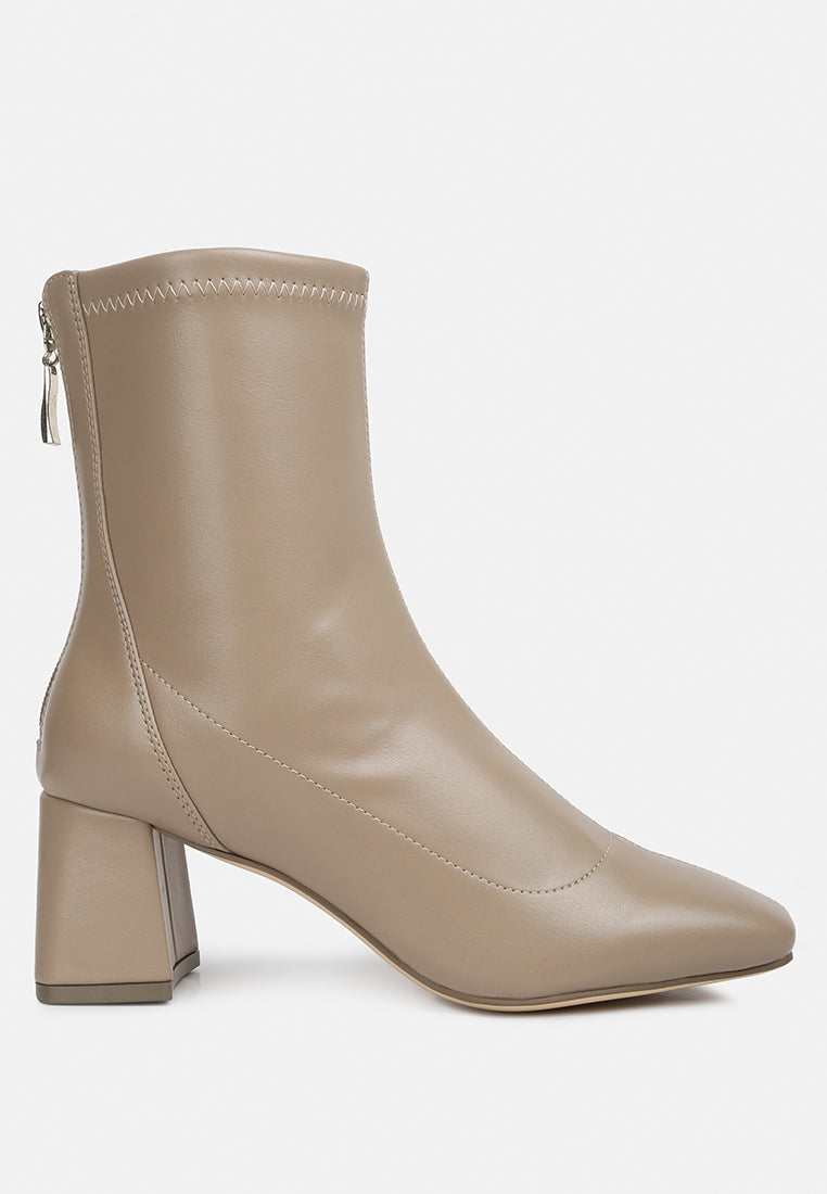 Hera Runaway Classic Ankle Boots-0